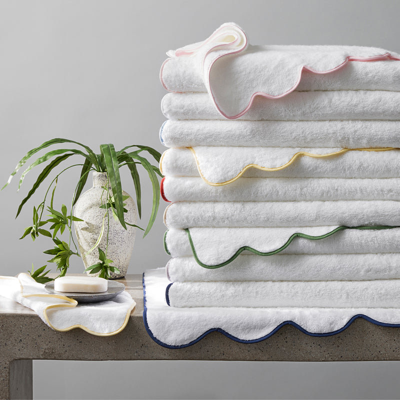 Cairo Scallop Tub Mat in Sand &amp; White - View 2