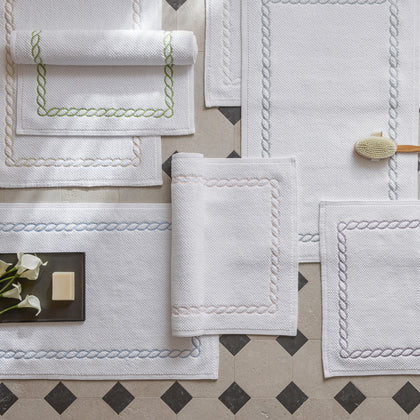 Classic Chain embroidered bedding
