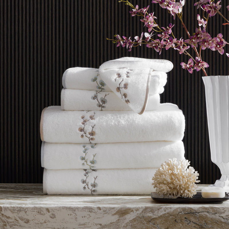 Jasmine Giza Tub Mat in Thistle - View 2