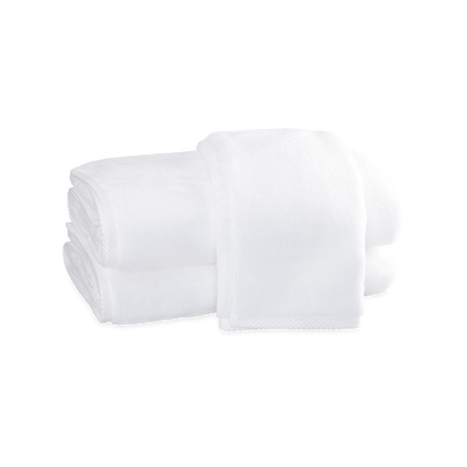 Milagro towels folded in white