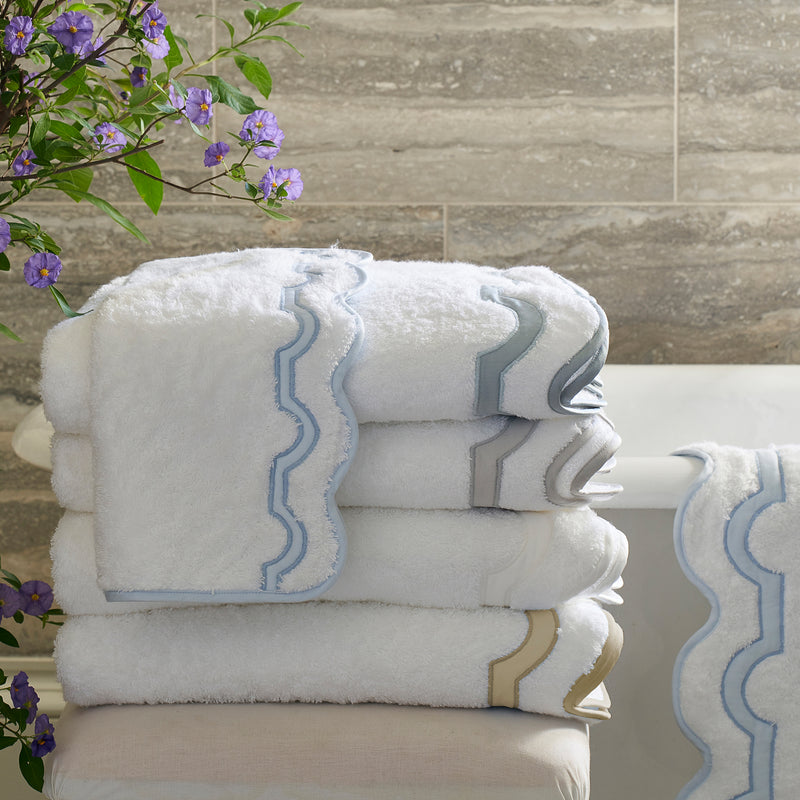 Mirasol Tub Mat in Champagne - View 2